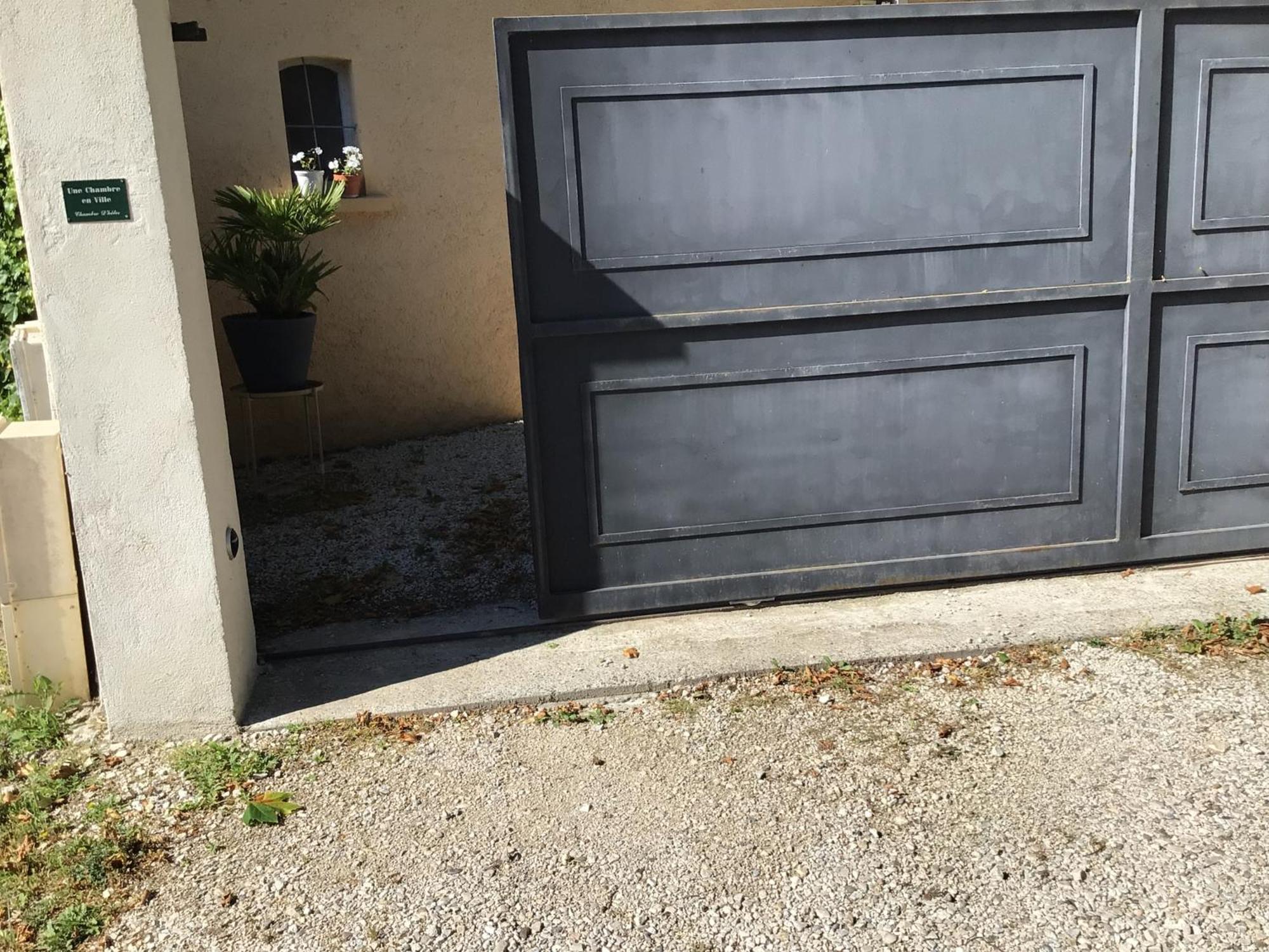 LʼIsle-sur-la-Sorgue Une Chambre En Ville المظهر الخارجي الصورة